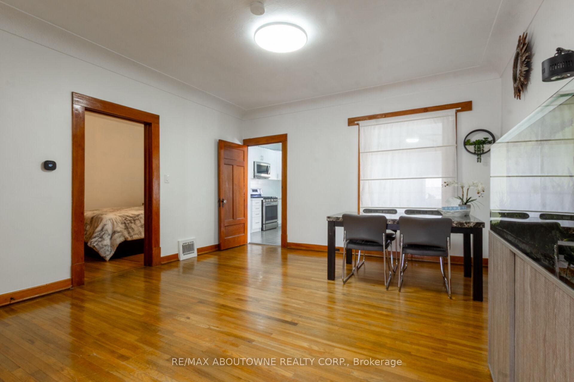 Photo 12 of 27 Fairview Avenue, Hamilton, Crown Point — HOMEH