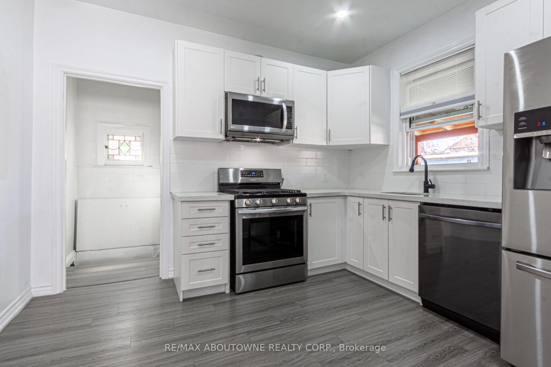 Photo 14 of 27 Fairview Avenue, Hamilton, Crown Point — HOMEH