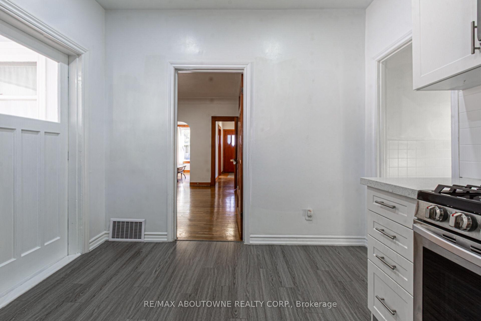Photo 15 of 27 Fairview Avenue, Hamilton, Crown Point — HOMEH