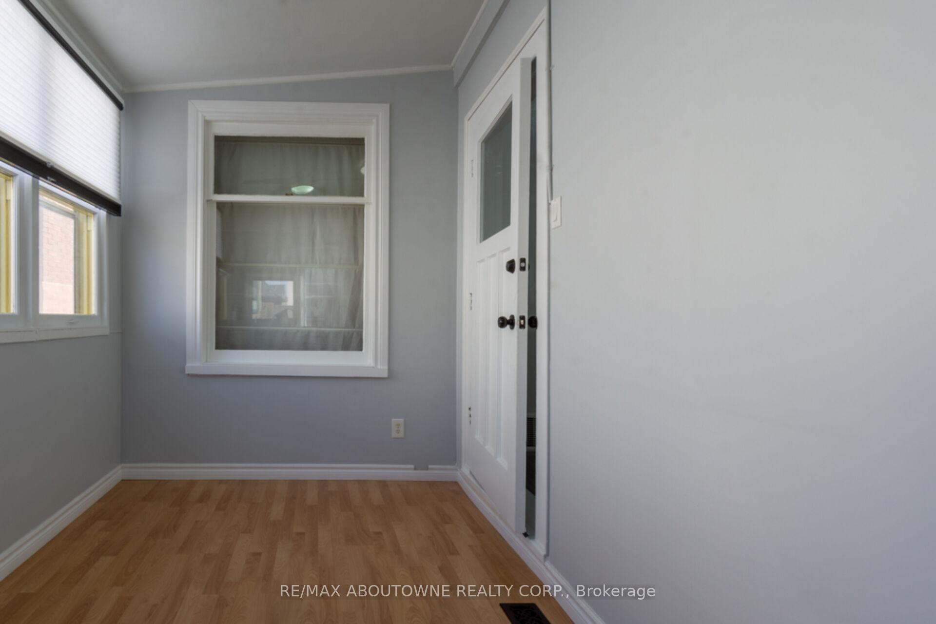 Photo 17 of 27 Fairview Avenue, Hamilton, Crown Point — HOMEH