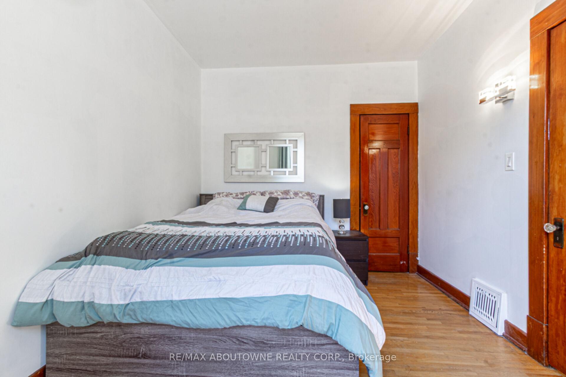 Photo 21 of 27 Fairview Avenue, Hamilton, Crown Point — HOMEH