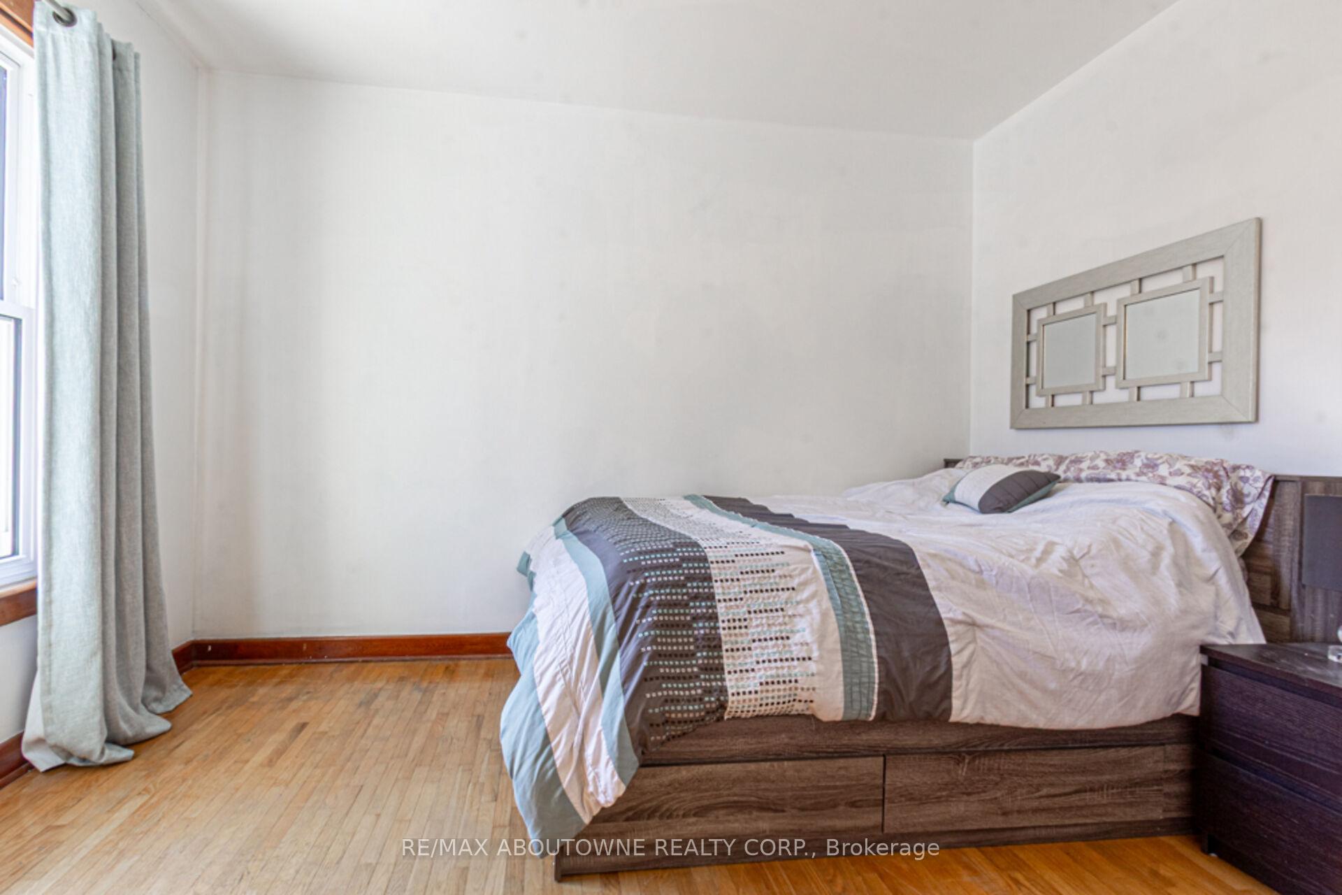 Photo 22 of 27 Fairview Avenue, Hamilton, Crown Point — HOMEH