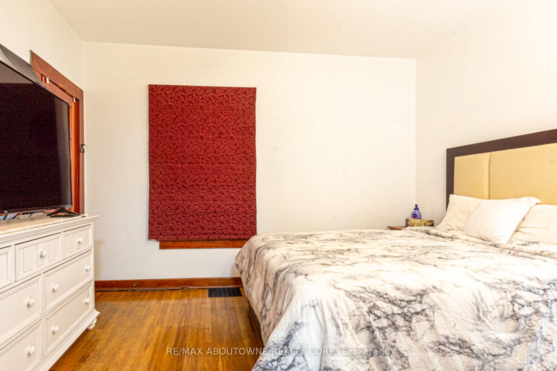 Photo 26 of 27 Fairview Avenue, Hamilton, Crown Point — HOMEH