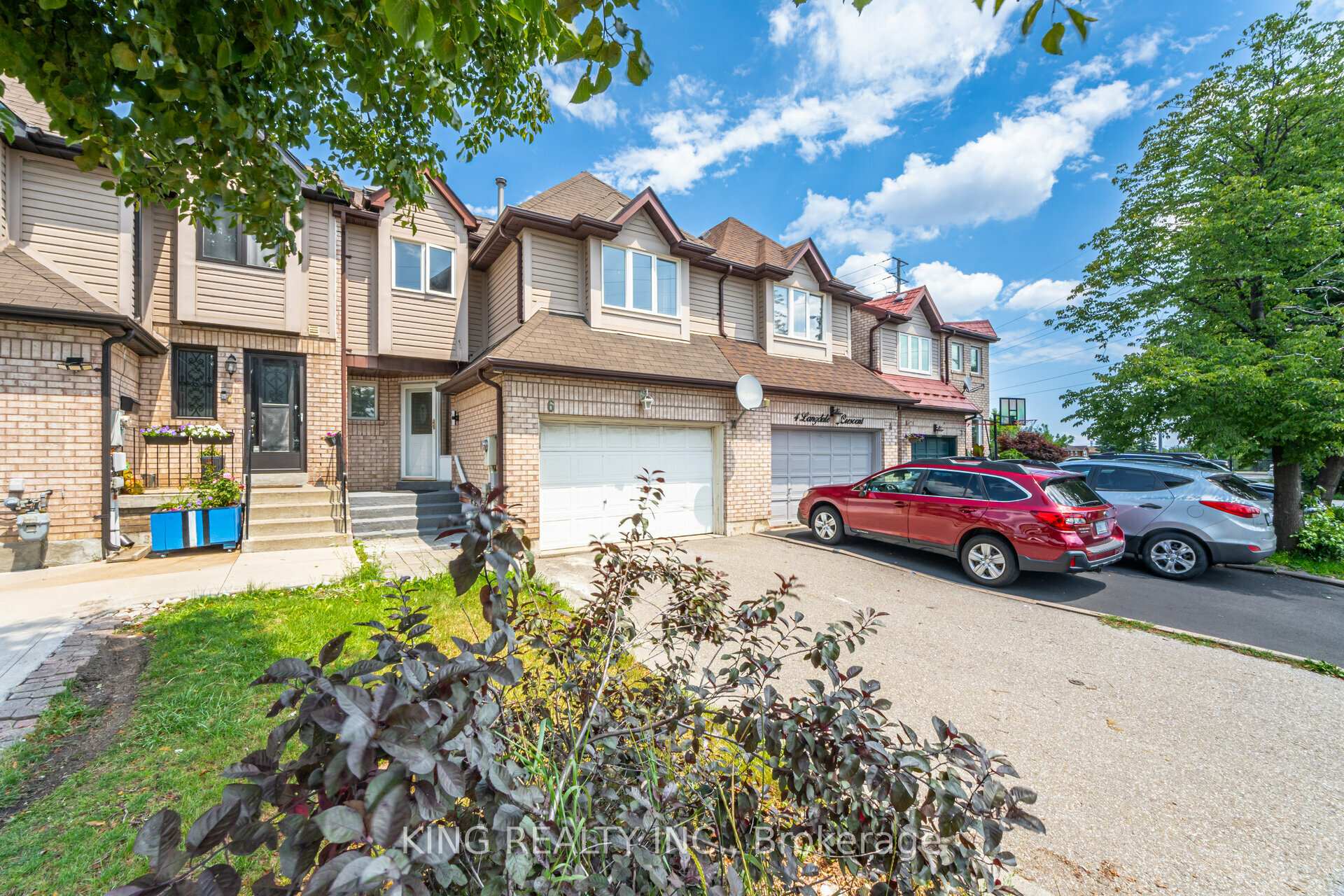 Photo 2 of 6 Langdale Crescent, Brampton, Fletcher's West — HOMEH