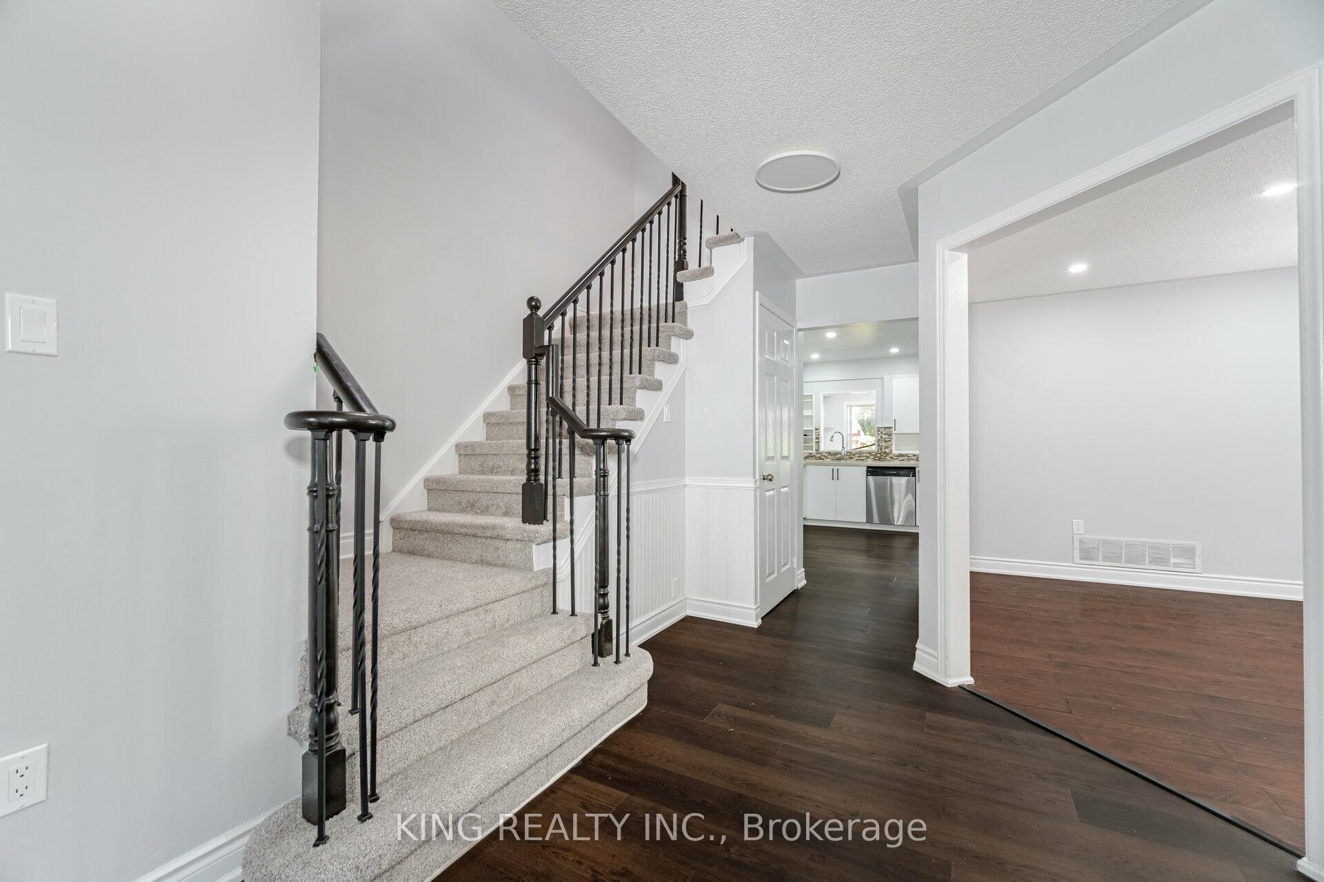Photo 6 of 6 Langdale Crescent, Brampton, Fletcher's West — HOMEH