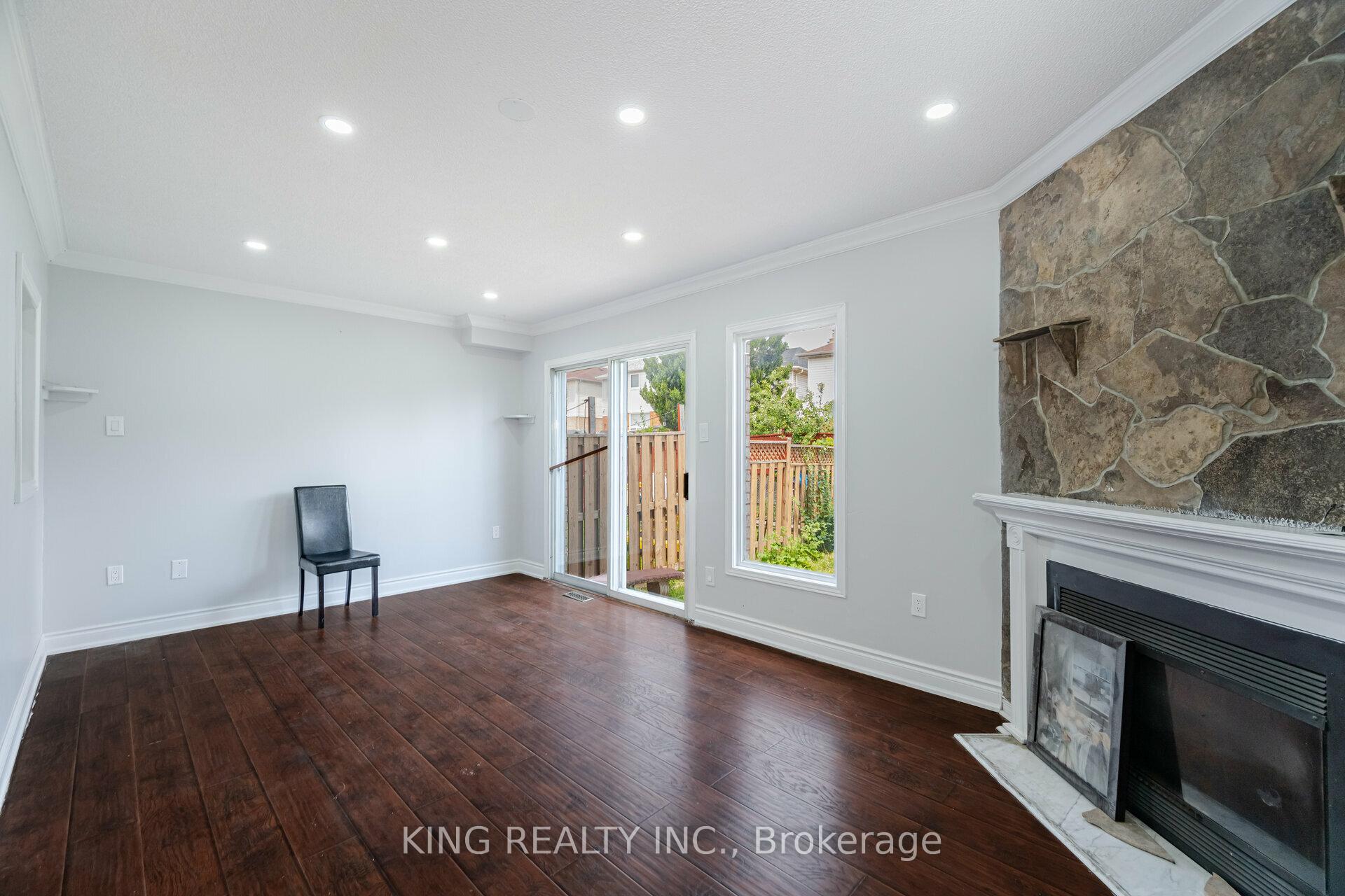 Photo 8 of 6 Langdale Crescent, Brampton, Fletcher's West — HOMEH