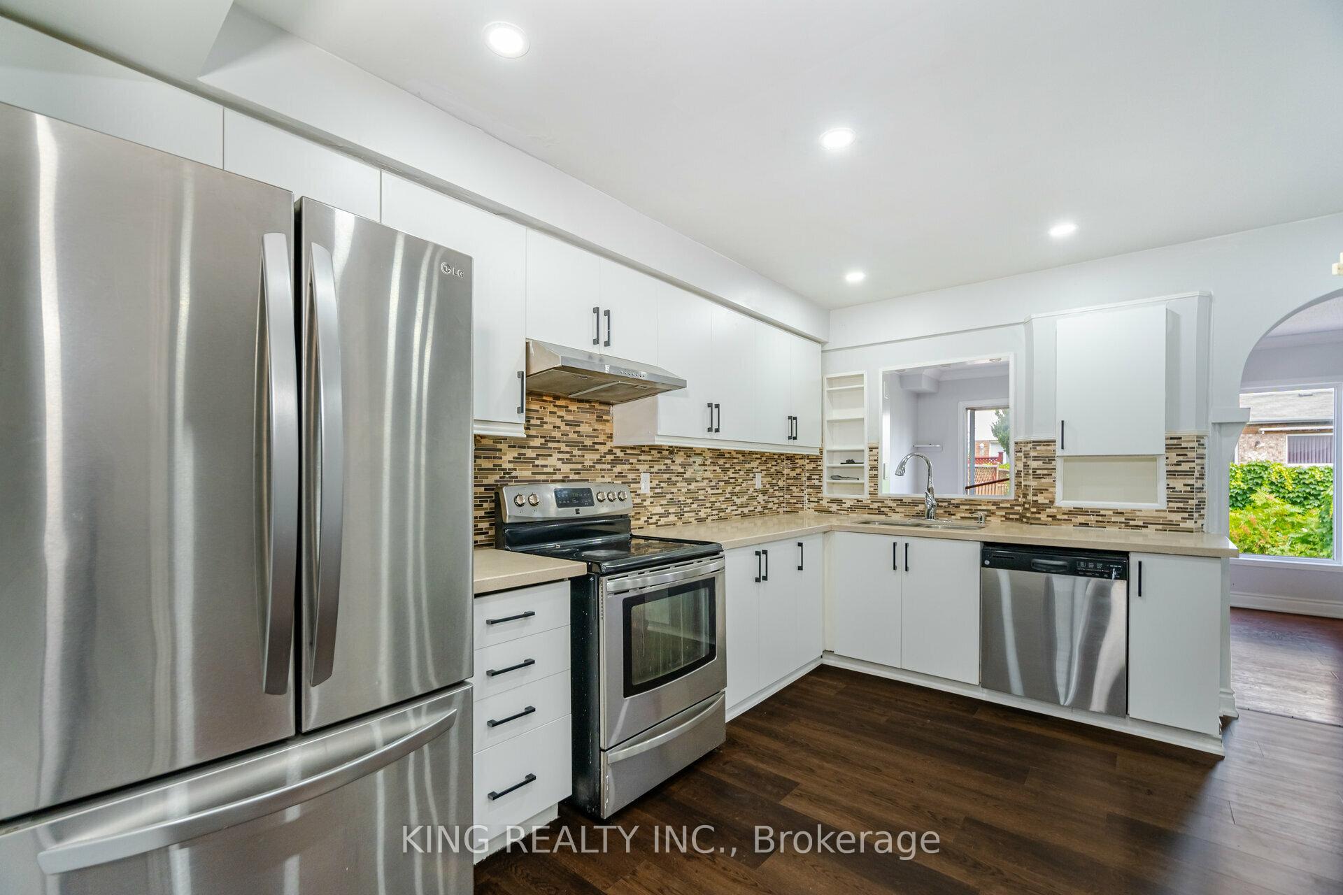 Photo 12 of 6 Langdale Crescent, Brampton, Fletcher's West — HOMEH