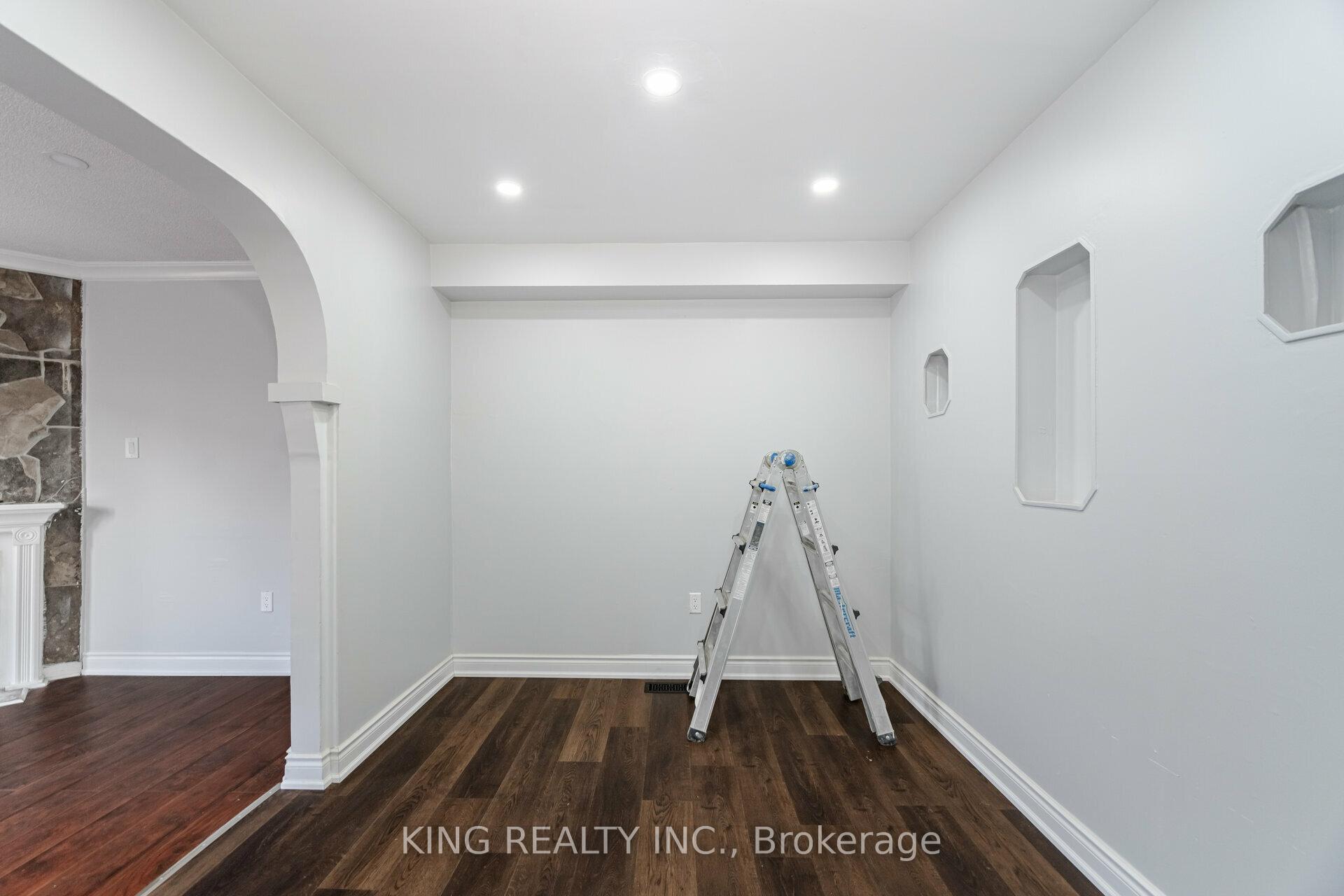 Photo 14 of 6 Langdale Crescent, Brampton, Fletcher's West — HOMEH