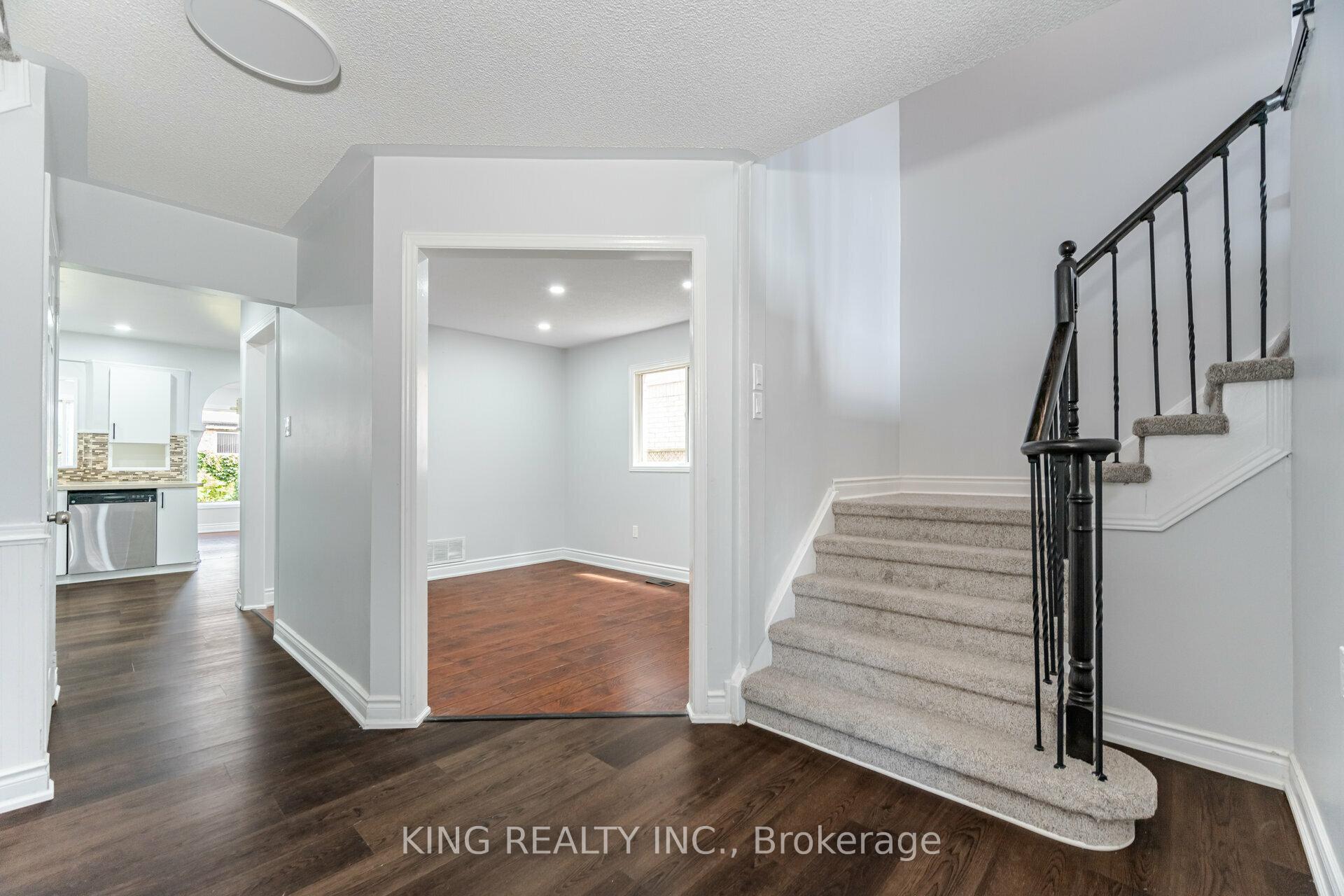 Photo 15 of 6 Langdale Crescent, Brampton, Fletcher's West — HOMEH