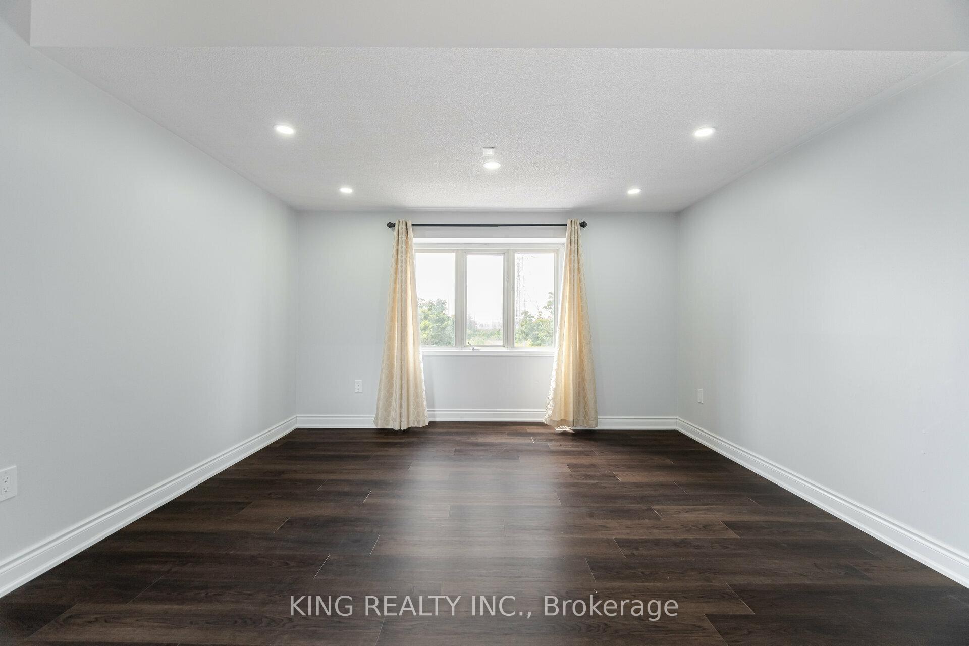 Photo 18 of 6 Langdale Crescent, Brampton, Fletcher's West — HOMEH