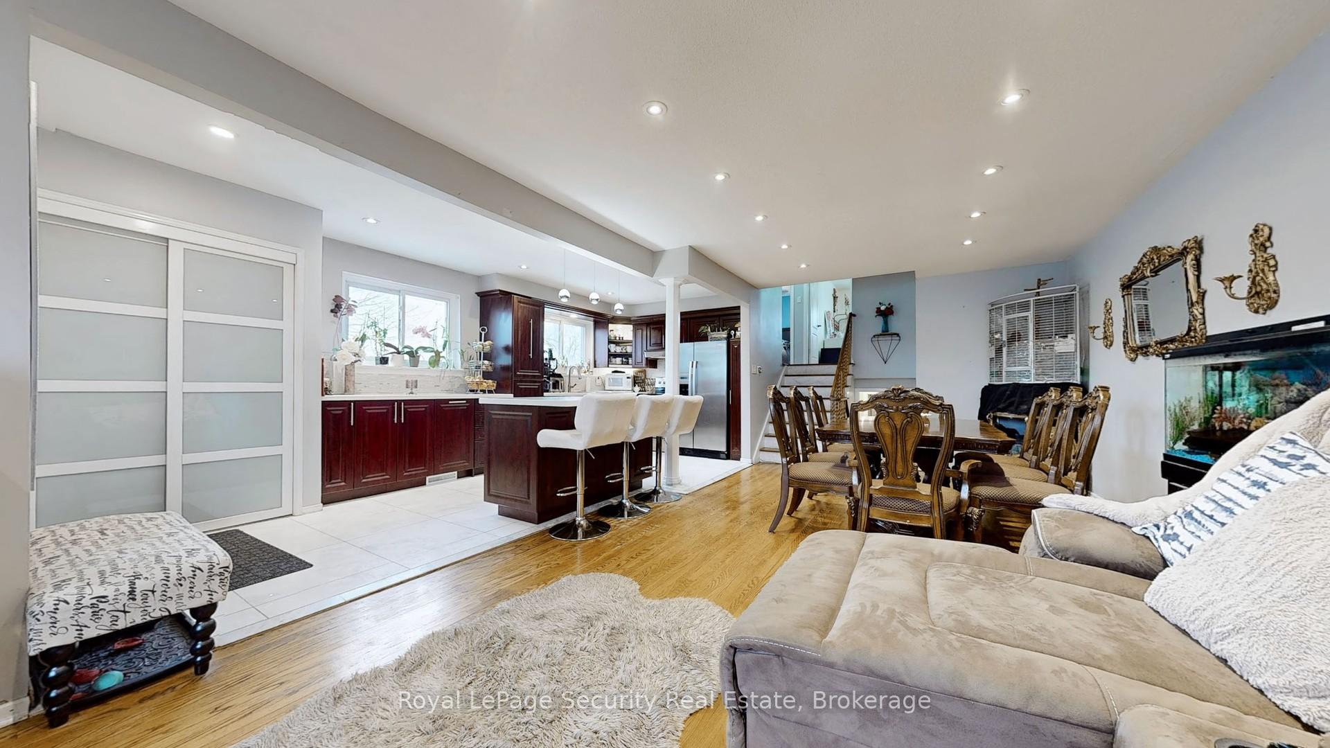 Photo 8 of 23 Garfield Crescent, Brampton, Brampton North — HOMEH