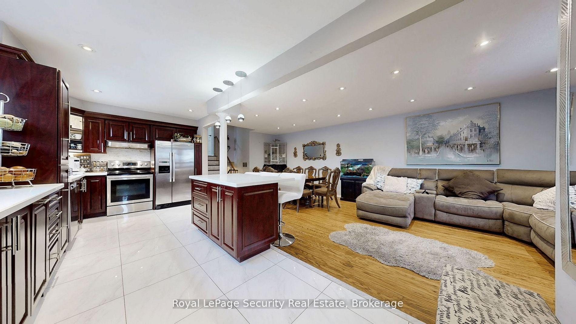 Photo 9 of 23 Garfield Crescent, Brampton, Brampton North — HOMEH