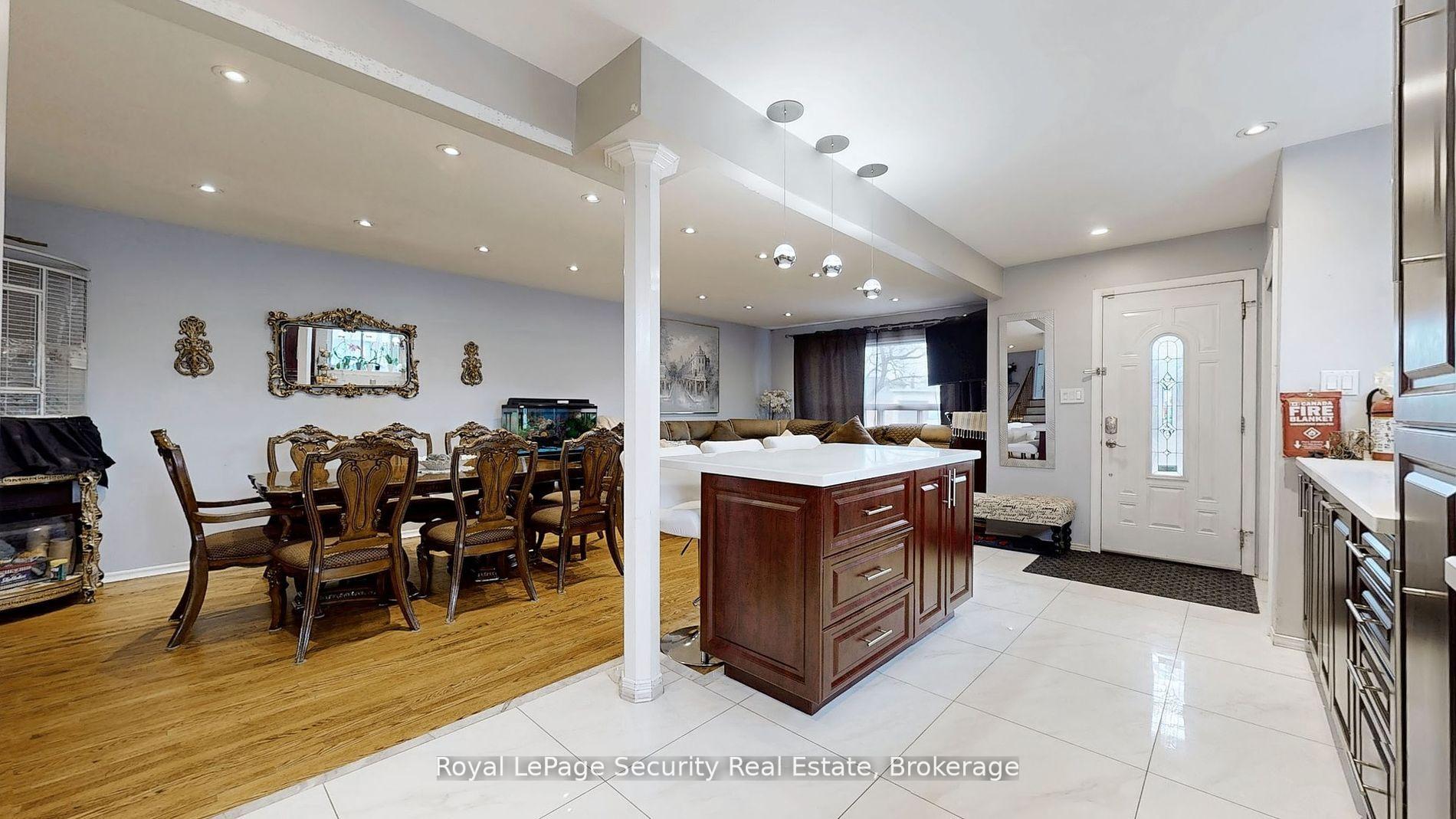 Photo 10 of 23 Garfield Crescent, Brampton, Brampton North — HOMEH