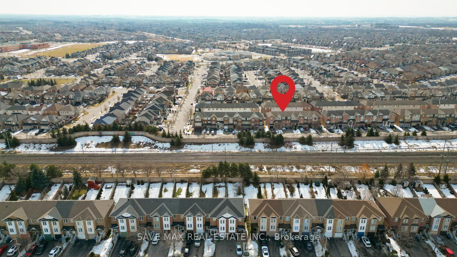 Photo 3 of 51 Decker Hollow Circle, Brampton, Credit Valley — HOMEH