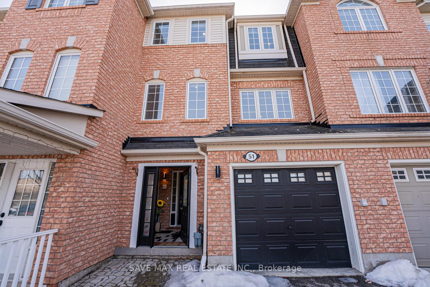 Photo 4 of 51 Decker Hollow Circle, Brampton, Credit Valley — HOMEH