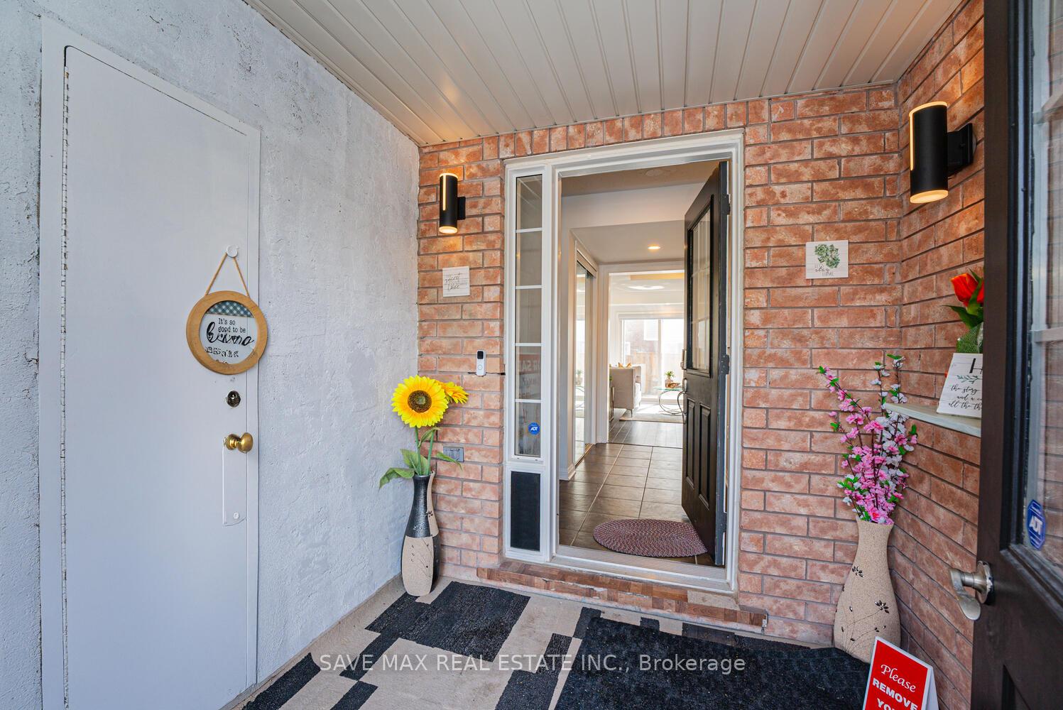Photo 5 of 51 Decker Hollow Circle, Brampton, Credit Valley — HOMEH