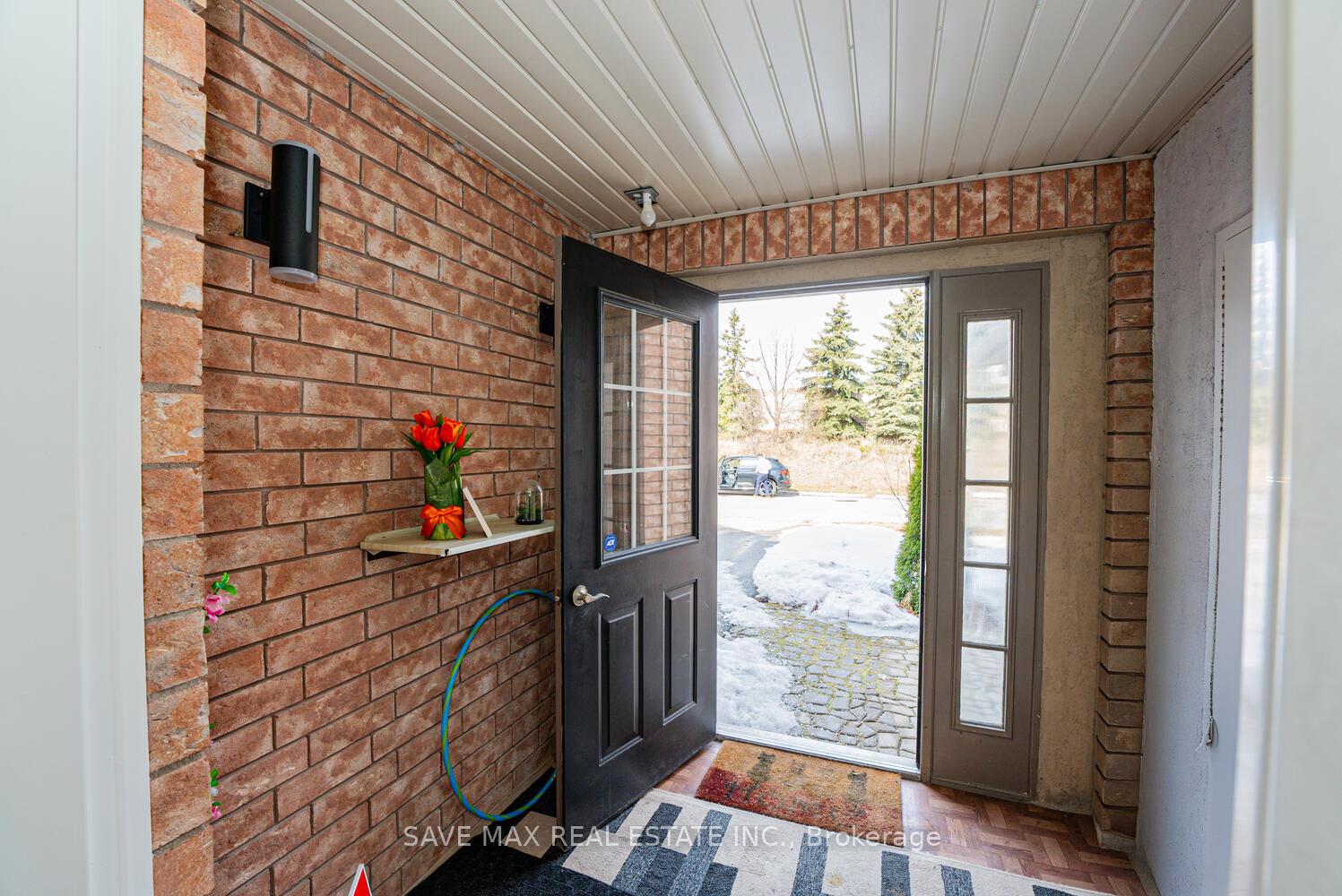 Photo 7 of 51 Decker Hollow Circle, Brampton, Credit Valley — HOMEH