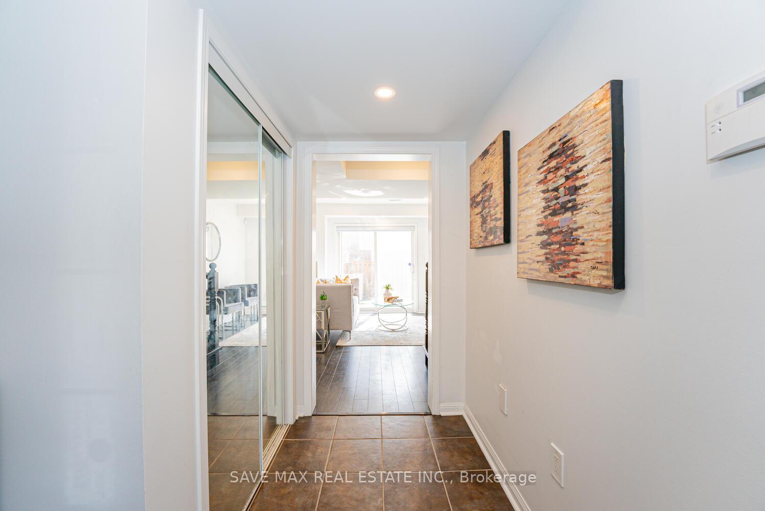 Photo 8 of 51 Decker Hollow Circle, Brampton, Credit Valley — HOMEH