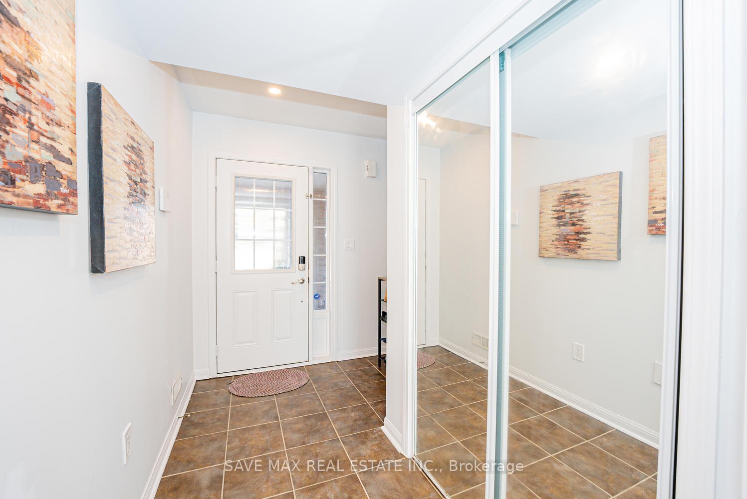 Photo 9 of 51 Decker Hollow Circle, Brampton, Credit Valley — HOMEH