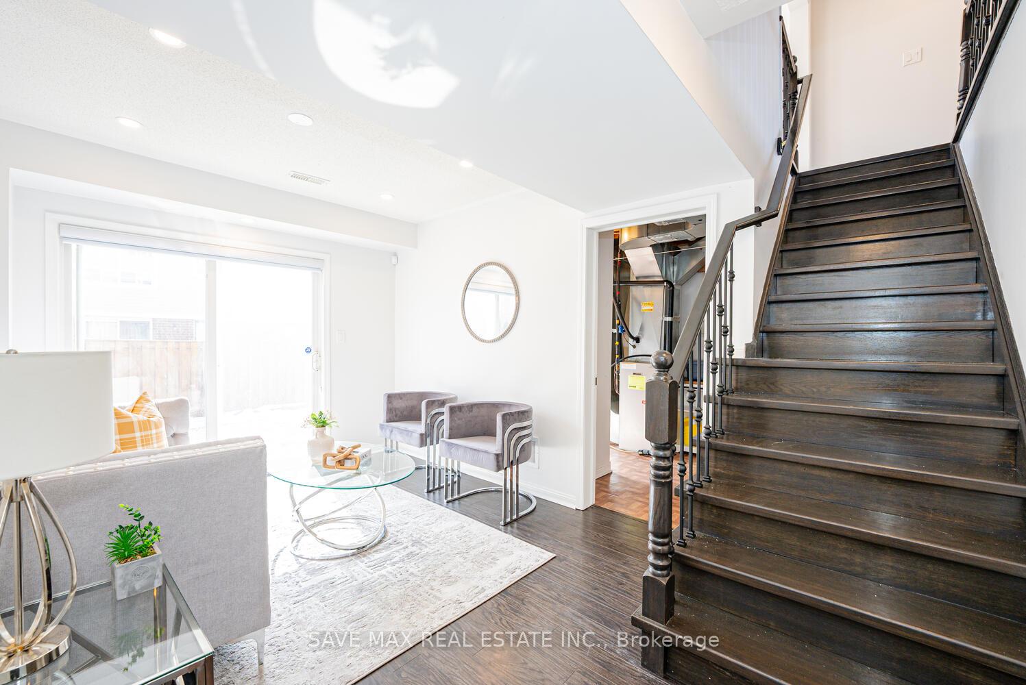 Photo 10 of 51 Decker Hollow Circle, Brampton, Credit Valley — HOMEH