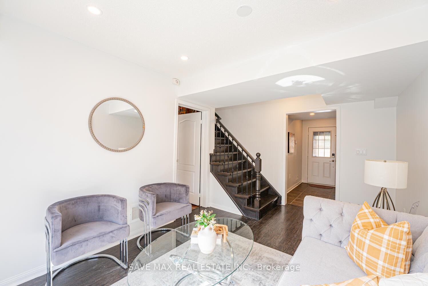 Photo 11 of 51 Decker Hollow Circle, Brampton, Credit Valley — HOMEH