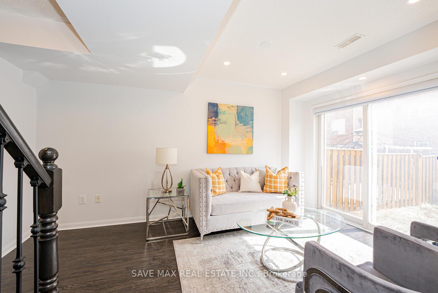 Photo 12 of 51 Decker Hollow Circle, Brampton, Credit Valley — HOMEH