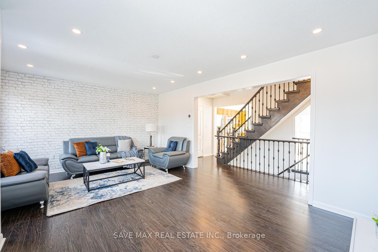 Photo 18 of 51 Decker Hollow Circle, Brampton, Credit Valley — HOMEH