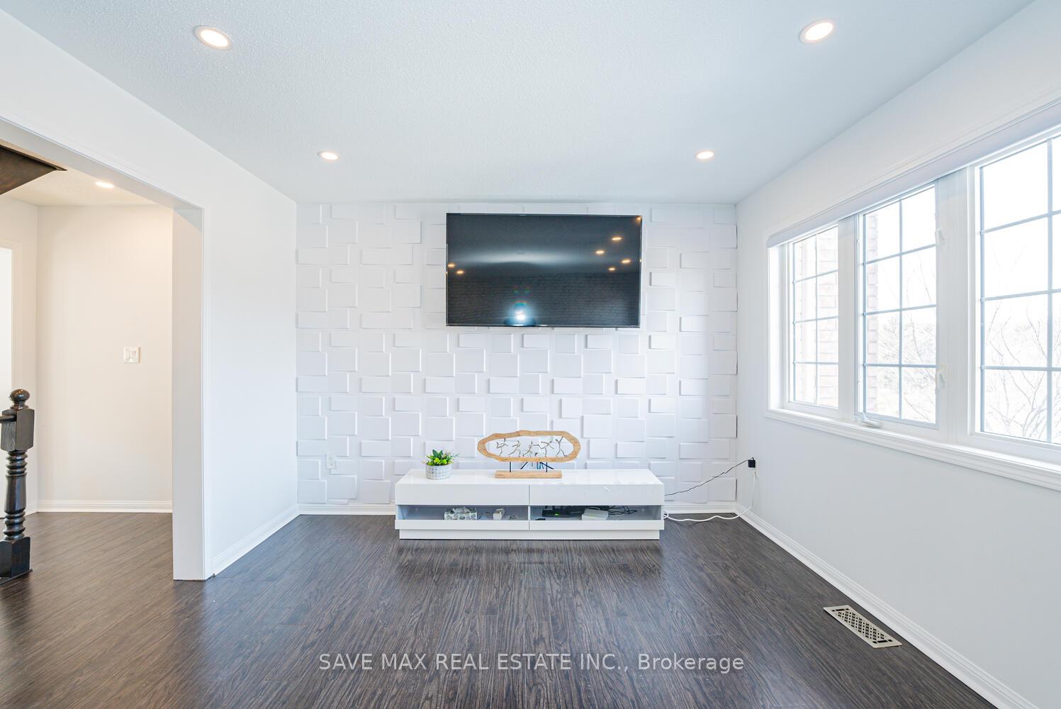 Photo 19 of 51 Decker Hollow Circle, Brampton, Credit Valley — HOMEH