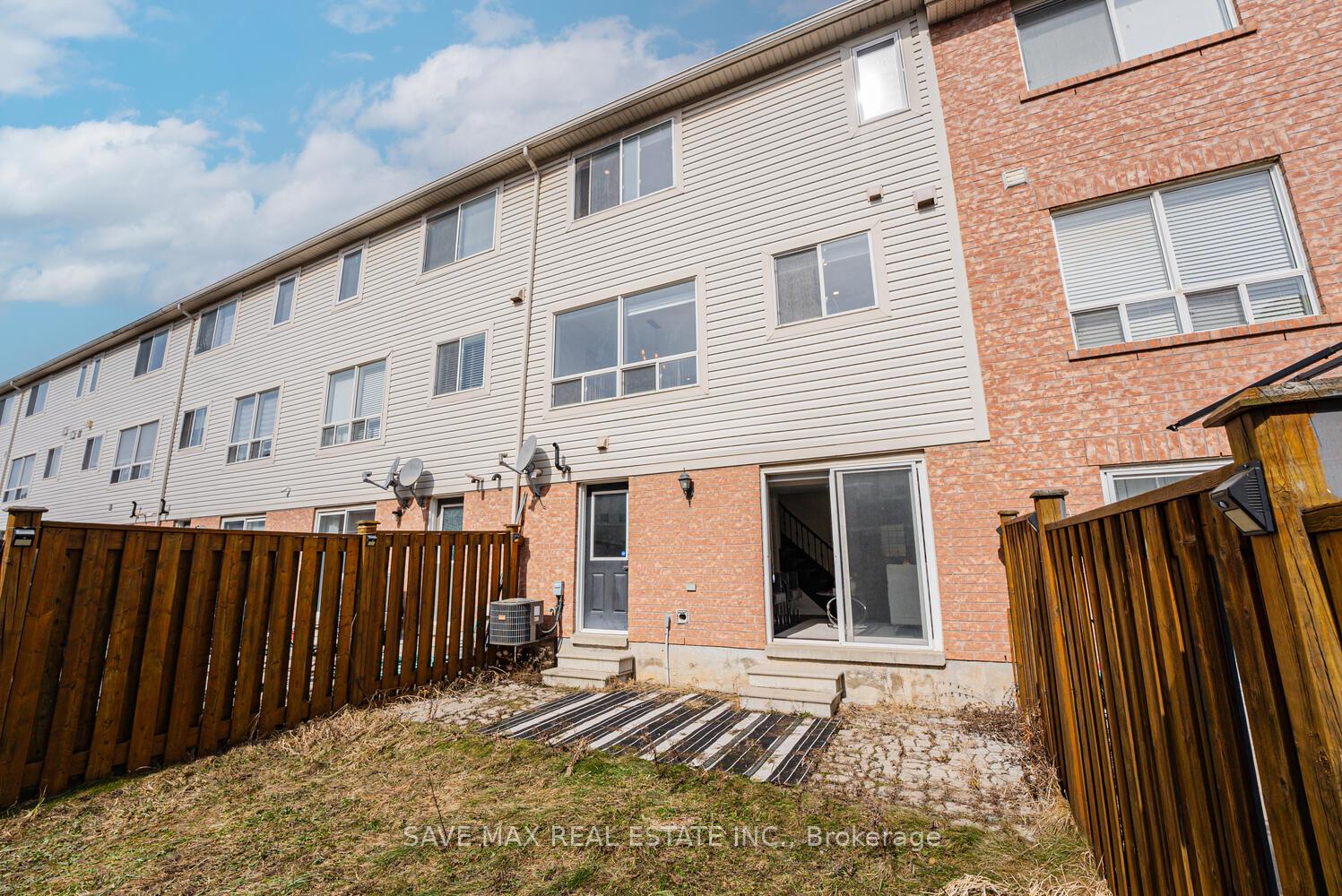 Photo 42 of 51 Decker Hollow Circle, Brampton, Credit Valley — HOMEH
