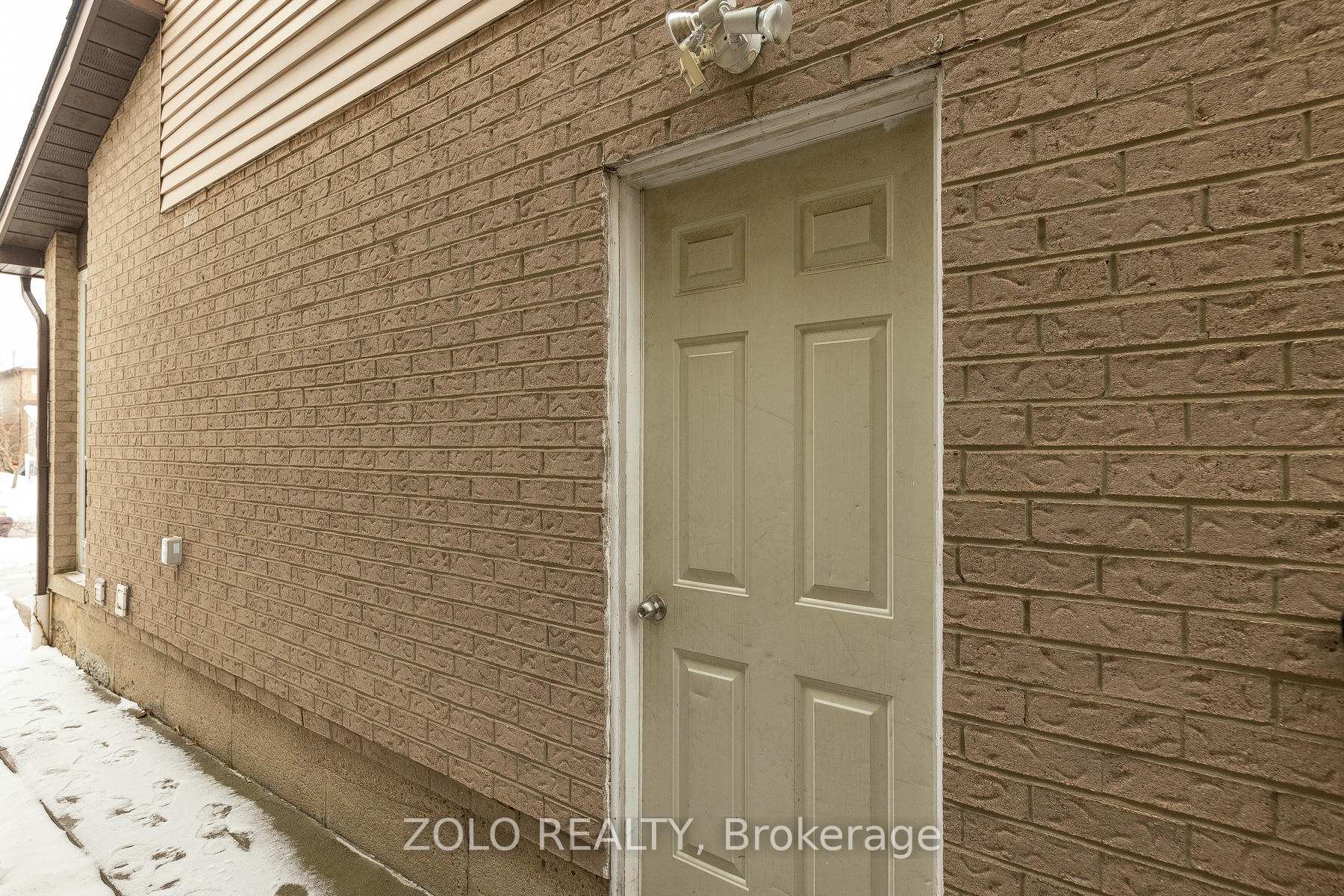 Photo 2 of 51 Newbridge Crescent, Brampton, Westgate — HOMEH