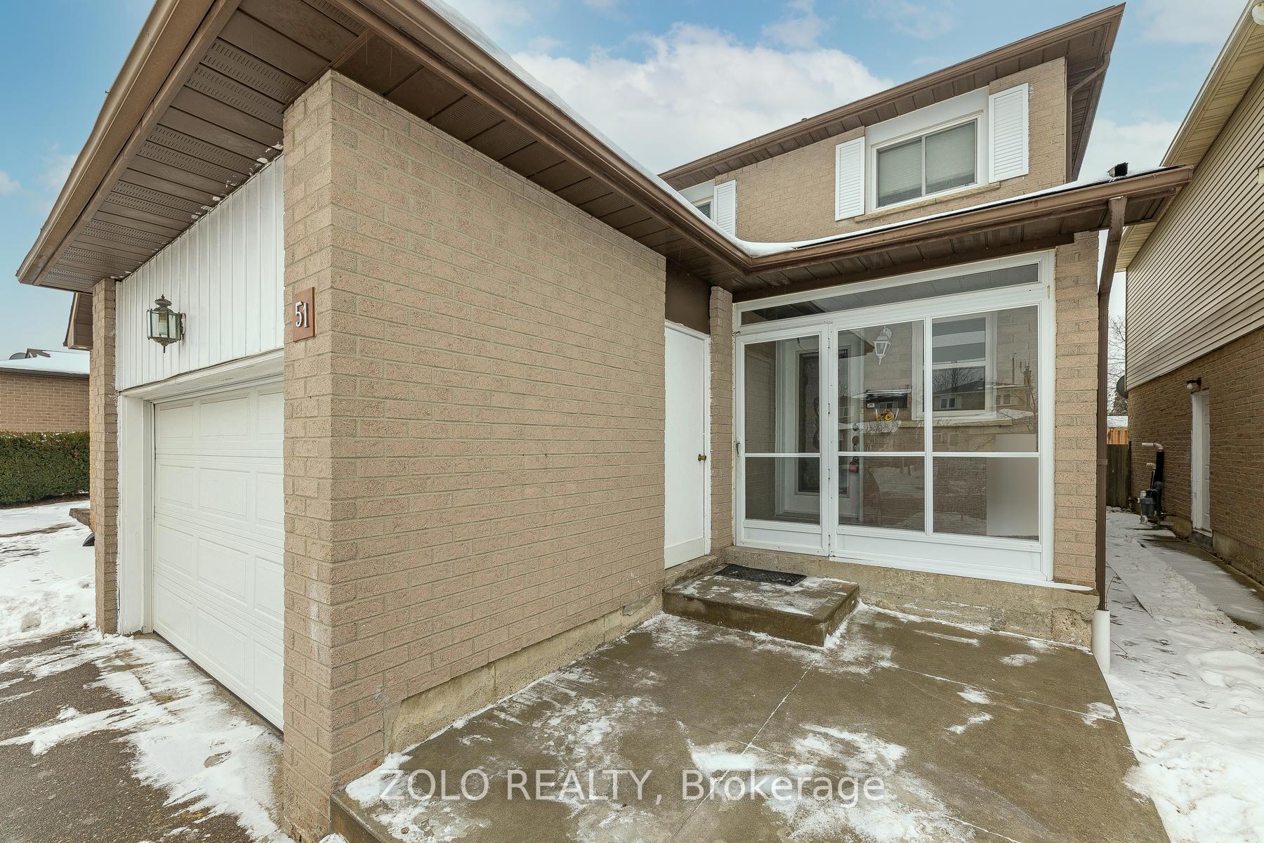 Photo 4 of 51 Newbridge Crescent, Brampton, Westgate — HOMEH