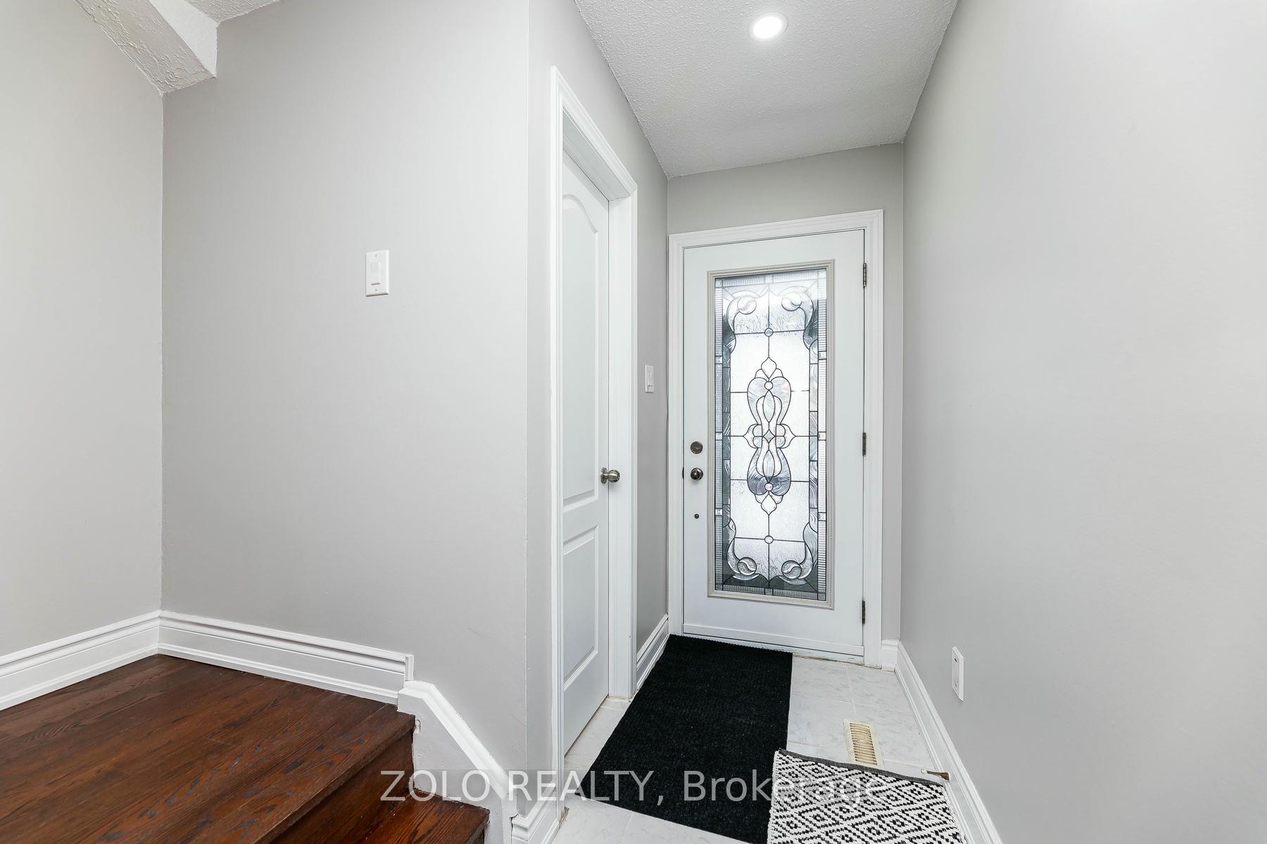 Photo 5 of 51 Newbridge Crescent, Brampton, Westgate — HOMEH