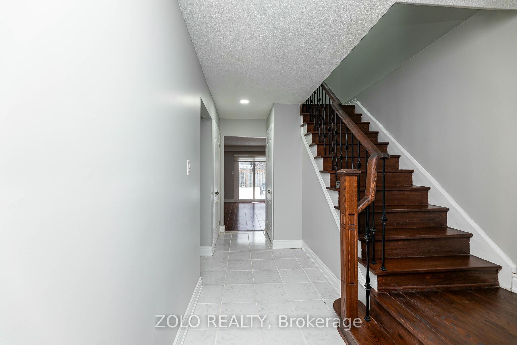 Photo 7 of 51 Newbridge Crescent, Brampton, Westgate — HOMEH
