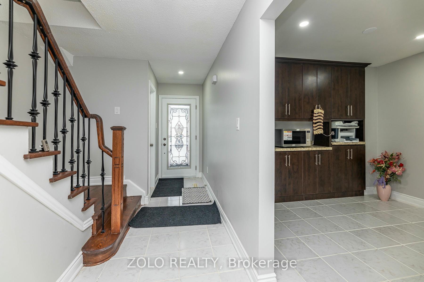 Photo 9 of 51 Newbridge Crescent, Brampton, Westgate — HOMEH
