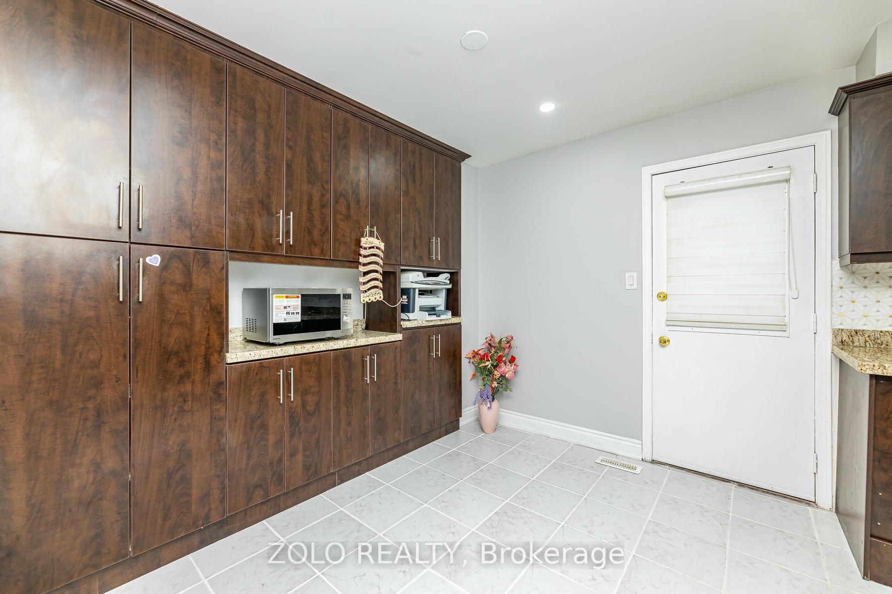 Photo 10 of 51 Newbridge Crescent, Brampton, Westgate — HOMEH