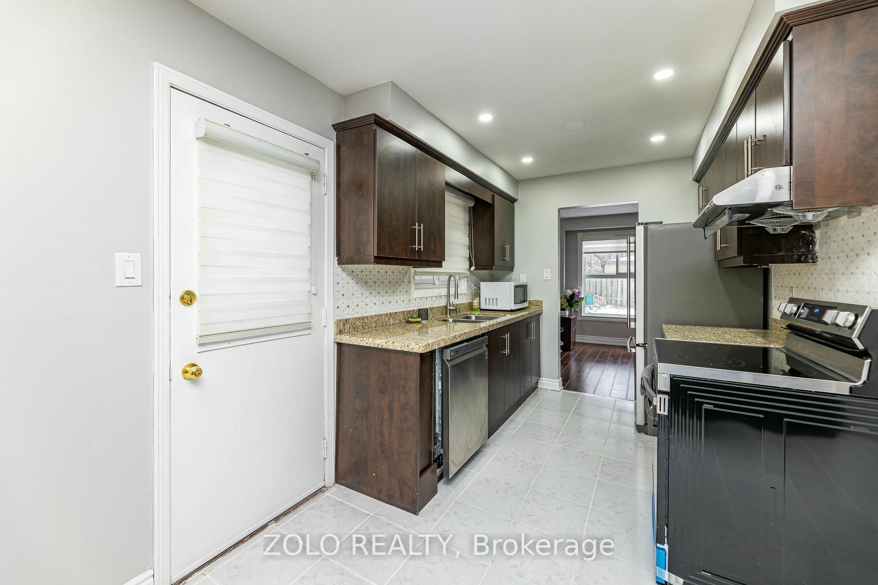 Photo 11 of 51 Newbridge Crescent, Brampton, Westgate — HOMEH