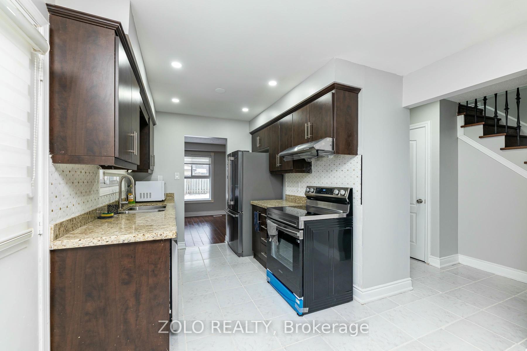 Photo 12 of 51 Newbridge Crescent, Brampton, Westgate — HOMEH