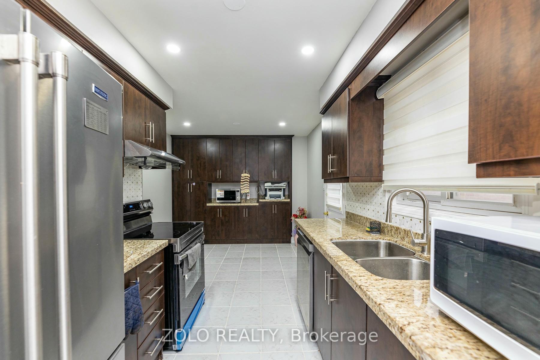 Photo 14 of 51 Newbridge Crescent, Brampton, Westgate — HOMEH