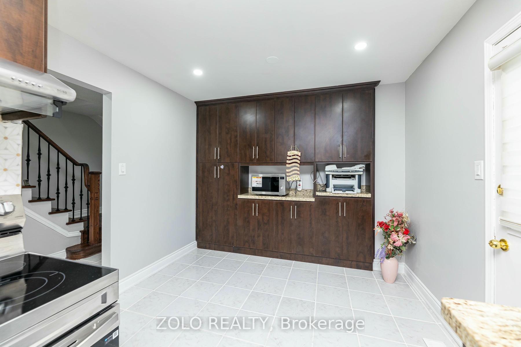 Photo 15 of 51 Newbridge Crescent, Brampton, Westgate — HOMEH