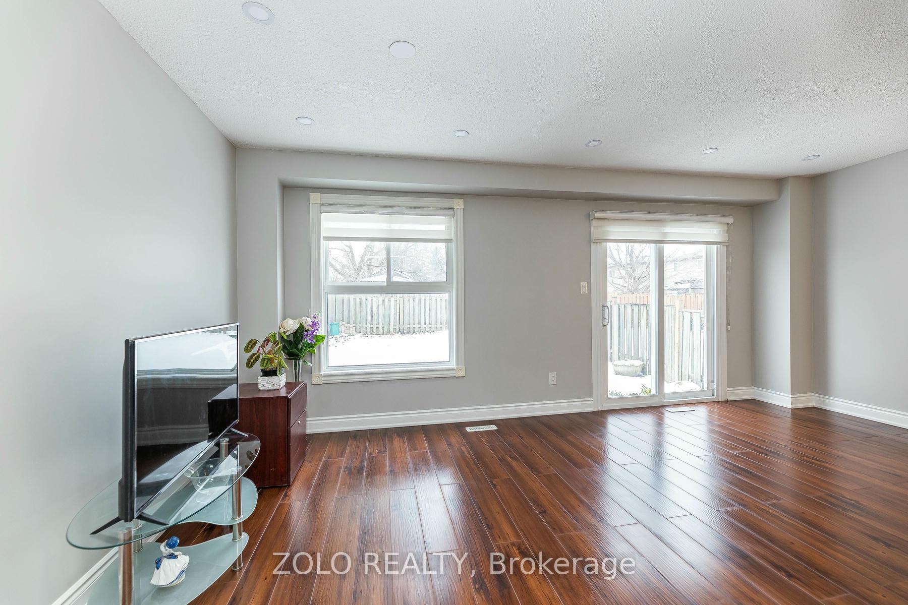 Photo 16 of 51 Newbridge Crescent, Brampton, Westgate — HOMEH