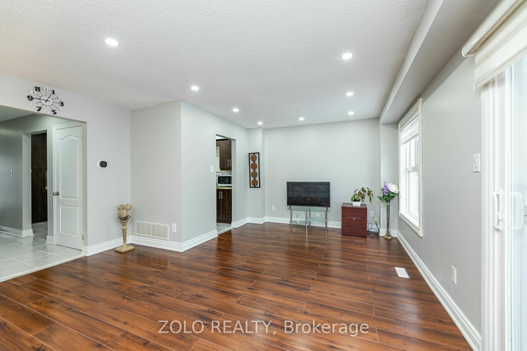 Photo 20 of 51 Newbridge Crescent, Brampton, Westgate — HOMEH