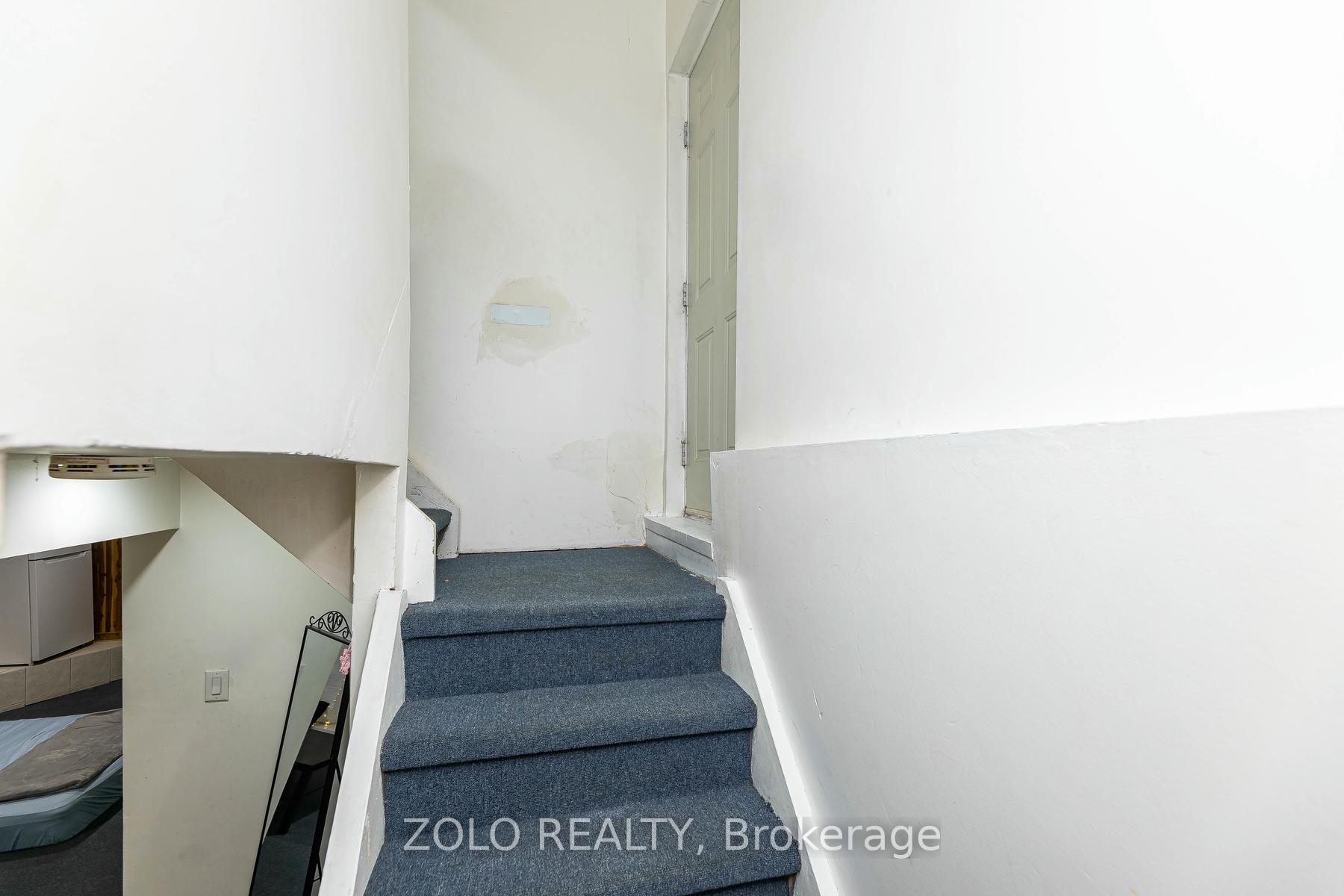 Photo 35 of 51 Newbridge Crescent, Brampton, Westgate — HOMEH