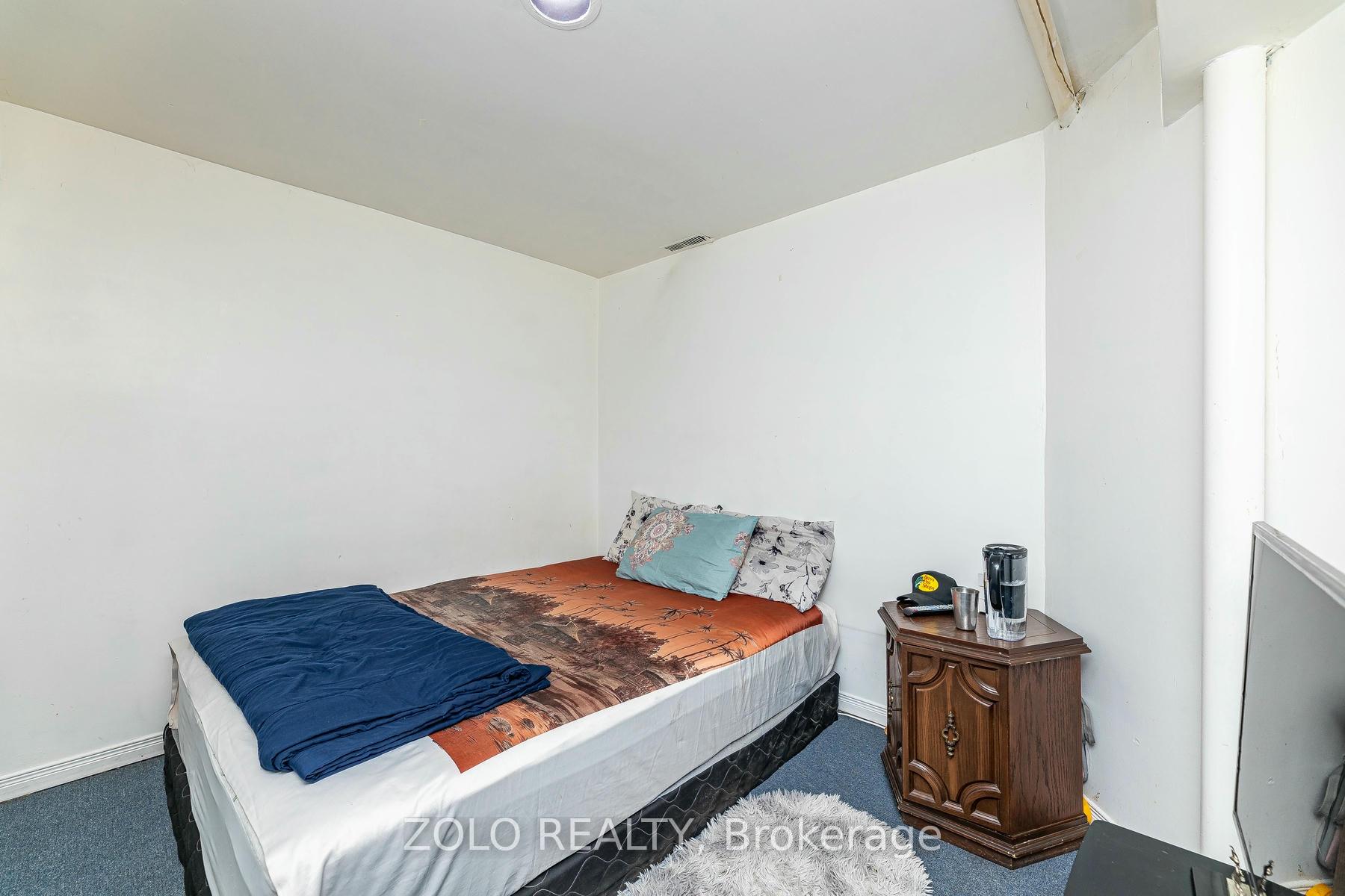 Photo 44 of 51 Newbridge Crescent, Brampton, Westgate — HOMEH