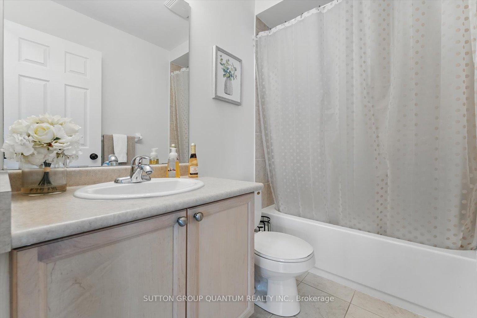Photo 48 of 68 Spring Creek Drive, Hamilton, Waterdown — HOMEH