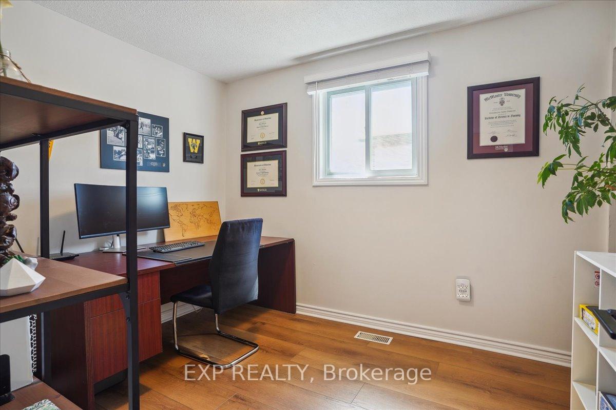 Photo 16 of 185 Lawnhurst Drive, Hamilton, Lawfield — HOMEH