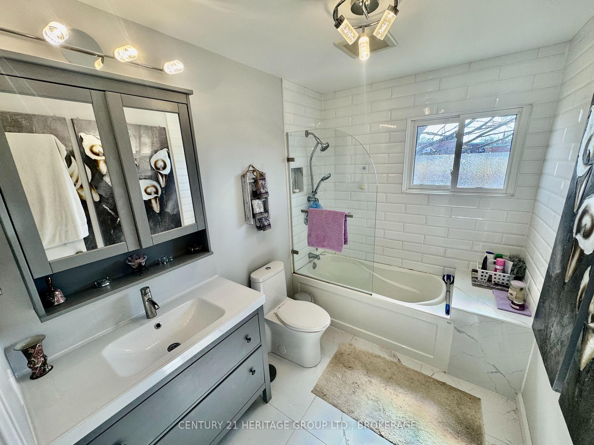 Photo 6 of 170 Churchill Drive, Gananoque — HOMEH