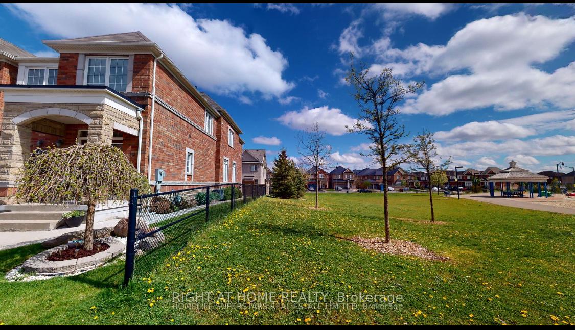 Photo 2 of 88 Lorenzo Circle, Brampton, Sandringham-Wellington — HOMEH