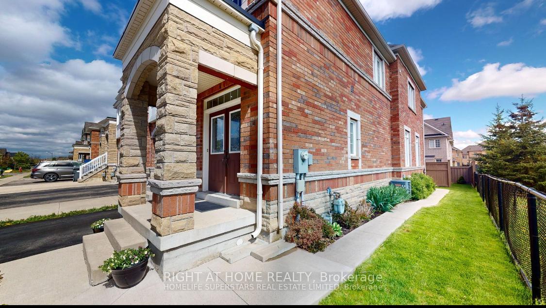 Photo 3 of 88 Lorenzo Circle, Brampton, Sandringham-Wellington — HOMEH