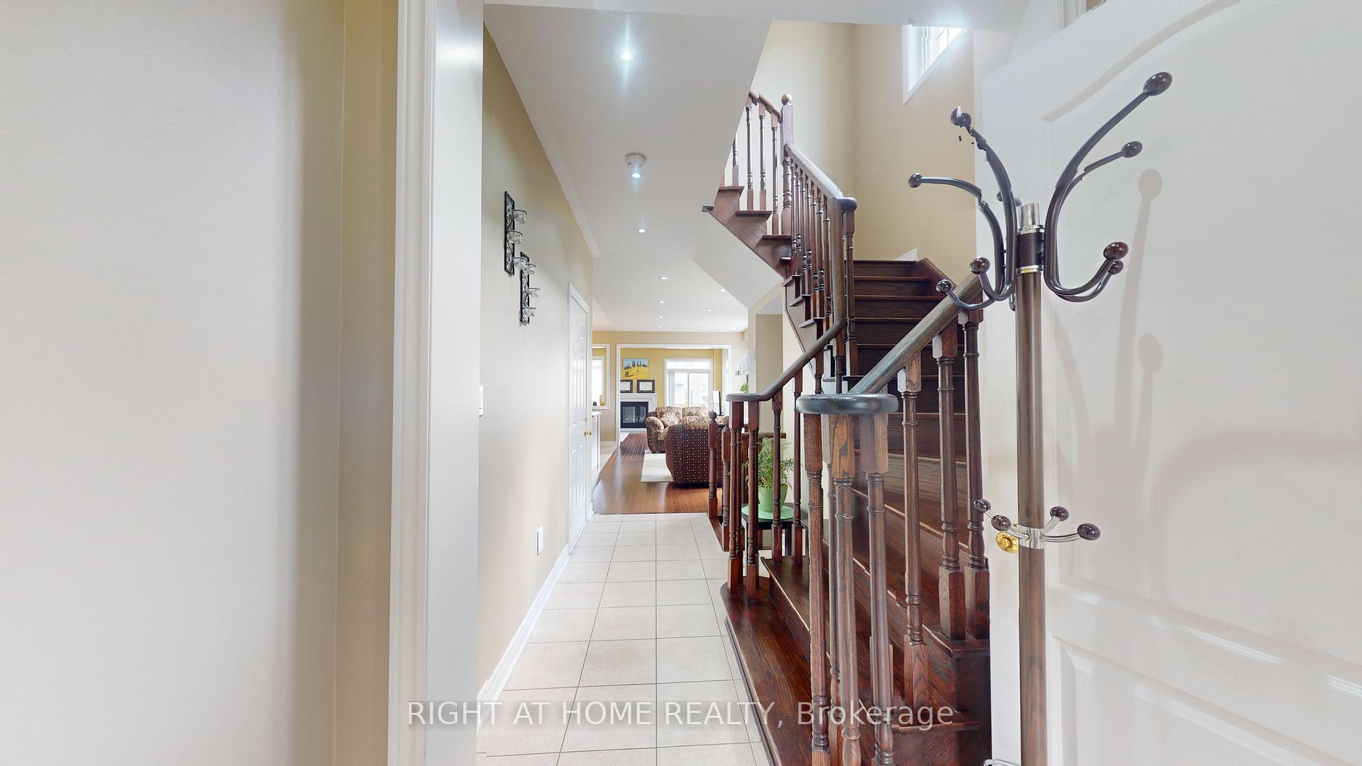 Photo 5 of 88 Lorenzo Circle, Brampton, Sandringham-Wellington — HOMEH