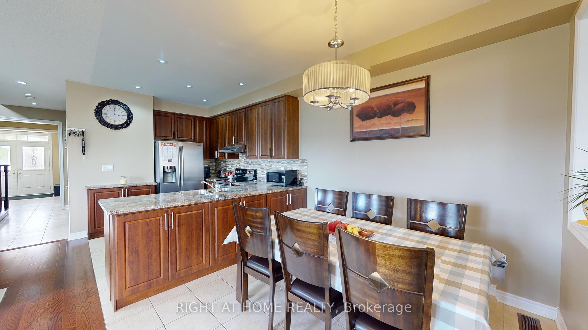 Photo 9 of 88 Lorenzo Circle, Brampton, Sandringham-Wellington — HOMEH
